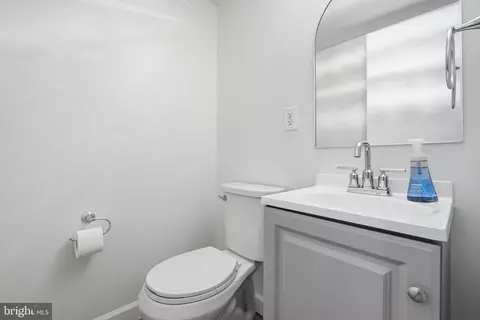 Bath - 282 Greenleaf Cir, Arnold, MD 21012 photo 2 of 2