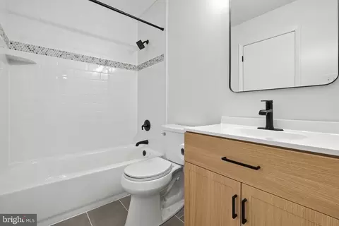 Bath - 282 Greenleaf Cir, Arnold, MD 21012 photo 1 of 2