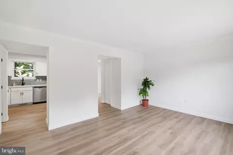 Living - 282 Greenleaf Cir, Arnold, MD 21012 photo 1 of 2