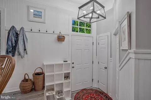 Entry Way - 163 Riverton Pl, Edgewater, MD 21037 photo 2 of 3
