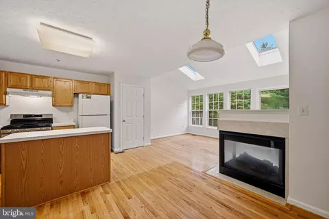 Living - 2679 Rainy Spring Ct, Odenton, MD 21113 photo 6 of 13