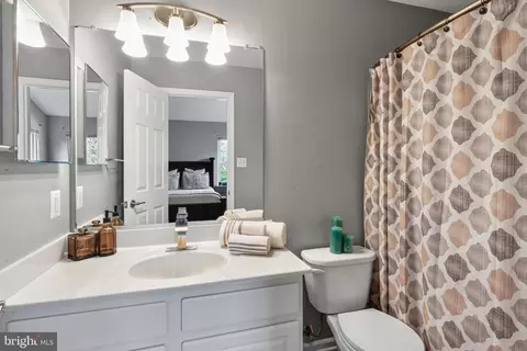 Bath - 2704 Oak Leaf Ct #E, Odenton, MD 21113 photo 1 of 4