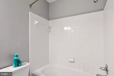 Bath - 2704 Oak Leaf Ct #E, Odenton, MD 21113 photo 2 of 4