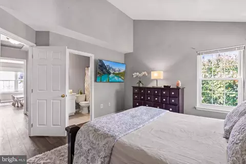 Bedroom - 2704 Oak Leaf Ct #E, Odenton, MD 21113 photo 4 of 6