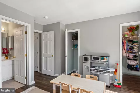 Entry Way - 2704 Oak Leaf Ct #E, Odenton, MD 21113 photo 5 of 5