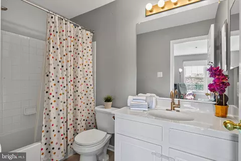 Bath - 2704 Oak Leaf Ct #E, Odenton, MD 21113 photo 3 of 4