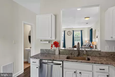 Kitchen - 2704 Oak Leaf Ct #E, Odenton, MD 21113 photo 4 of 4