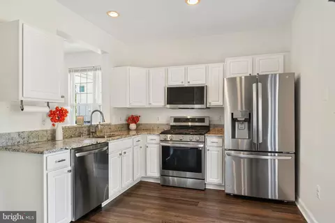 Kitchen - 2704 Oak Leaf Ct #E, Odenton, MD 21113 photo 2 of 4