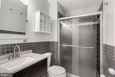 Bath - 204 Kentucky Ave, Pasadena, MD 21122 photo 3 of 3