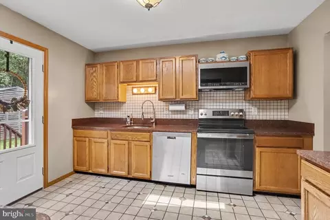 Kitchen - 204 Kentucky Ave, Pasadena, MD 21122 photo 1 of 2
