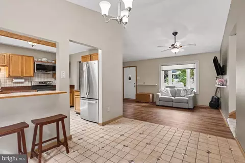 Entry Way - 204 Kentucky Ave, Pasadena, MD 21122 photo 2 of 2