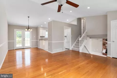 Living - 291 Overleaf Ct, Arnold, MD 21012 photo 2 of 7