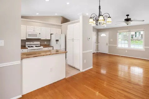 Living - 291 Overleaf Ct, Arnold, MD 21012 photo 3 of 7