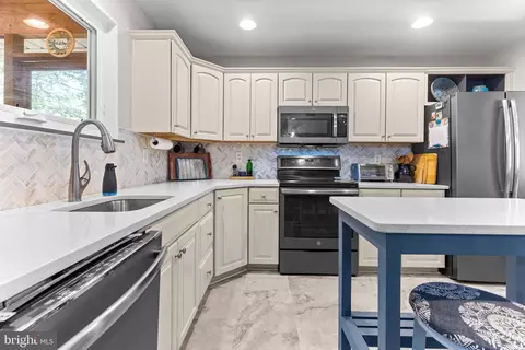Kitchen - 308 Christy Rd, Pasadena, MD 21122 photo 4 of 6
