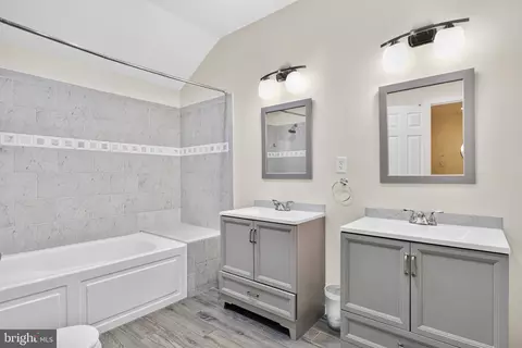 Entry Way - 866 Chestnut Tree Dr, Annapolis, MD 21409 photo 1 of 2