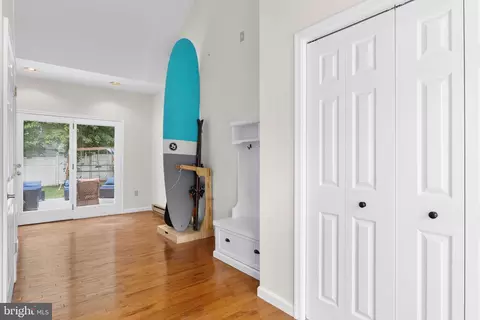 Entry Way - 866 Chestnut Tree Dr, Annapolis, MD 21409 photo 2 of 2