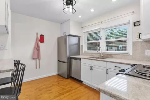 Kitchen - 866 Chestnut Tree Dr, Annapolis, MD 21409 photo 2 of 2