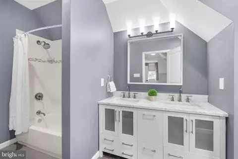 Bath - 1100 S River Landing Rd, Edgewater, MD 21037 photo 5 of 5