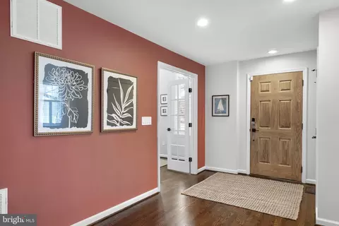 Entry Way - 1100 S River Landing Rd, Edgewater, MD 21037 photo 2 of 8