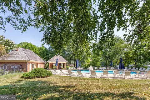Exterior - 1100 S River Landing Rd, Edgewater, MD 21037 photo 5 of 5