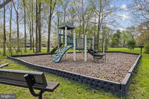 View/Area - 1100 S River Landing Rd, Edgewater, MD 21037 photo 4 of 6