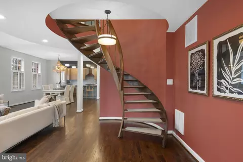 Entry Way - 1100 S River Landing Rd, Edgewater, MD 21037 photo 3 of 8