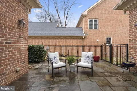 Exterior - 1100 S River Landing Rd, Edgewater, MD 21037 photo 3 of 5