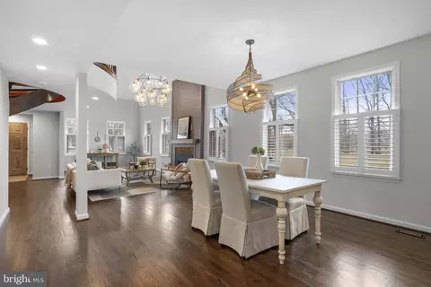 Dining - 1100 S River Landing Rd, Edgewater, MD 21037 photo 2 of 2