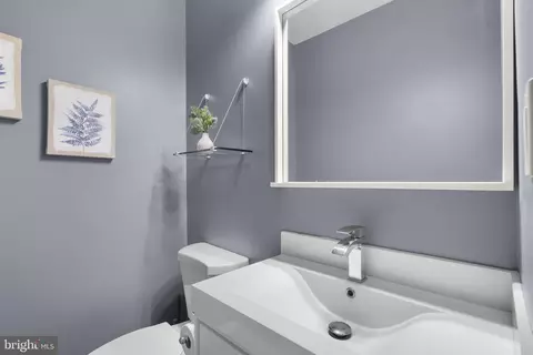 Bath - 1100 S River Landing Rd, Edgewater, MD 21037 photo 1 of 5