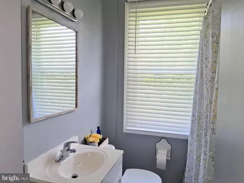Bath - 40 Hampton Rd, Linthicum Heights, MD 21090 photo 2 of 2