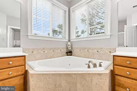 Bath - 3283 Mulberry St, Edgewater, MD 21037 photo 6 of 10