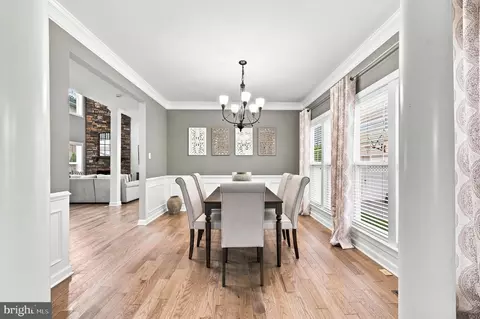 Dining - 3283 Mulberry St, Edgewater, MD 21037 photo 2 of 5