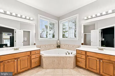 Bath - 3283 Mulberry St, Edgewater, MD 21037 photo 2 of 10