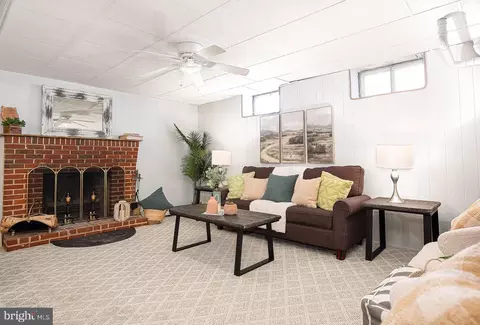 Living - 178 Riviera Dr, Pasadena, MD 21122 photo 4 of 4