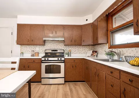 Kitchen - 178 Riviera Dr, Pasadena, MD 21122 photo 2 of 3