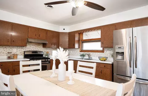 Kitchen - 178 Riviera Dr, Pasadena, MD 21122 photo 1 of 3