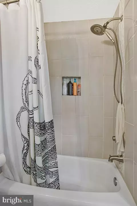 Bath - 1239 Lorene Dr, Pasadena, MD 21122 photo 3 of 6