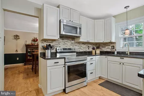 Kitchen - 1239 Lorene Dr, Pasadena, MD 21122 photo 2 of 4