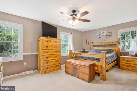 Bedroom - 1239 Lorene Dr, Pasadena, MD 21122 photo 1 of 8