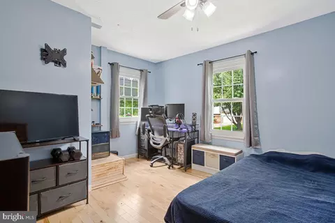 Bedroom - 1239 Lorene Dr, Pasadena, MD 21122 photo 4 of 8