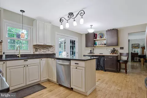 Kitchen - 1239 Lorene Dr, Pasadena, MD 21122 photo 4 of 4