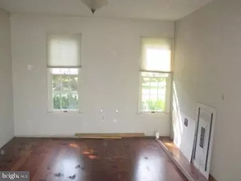 Living - 145 Edgewater Dr, Edgewater, MD 21037 photo 2 of 2