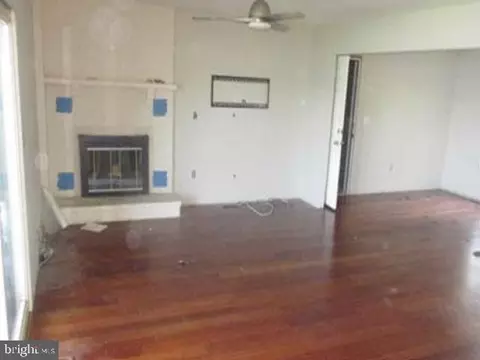 Living - 145 Edgewater Dr, Edgewater, MD 21037 photo 1 of 2