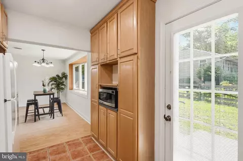 Entry Way - 790 Rolling View Dr, Annapolis, MD 21409 photo 2 of 3