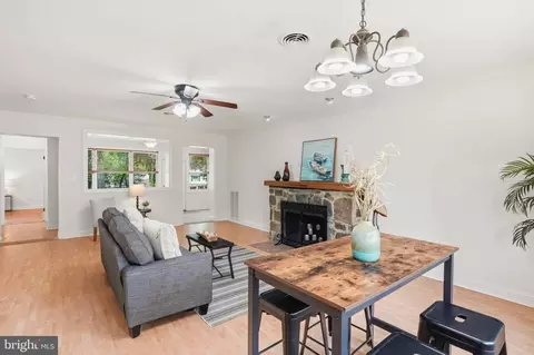 Living - 790 Rolling View Dr, Annapolis, MD 21409 photo 4 of 4