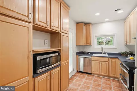 Kitchen - 790 Rolling View Dr, Annapolis, MD 21409 photo 2 of 2