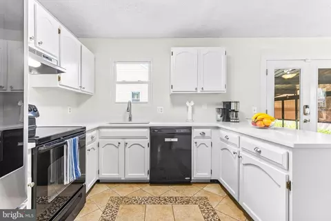 Kitchen - 3464 Brookhaven Rd, Pasadena, MD 21122 photo 1 of 4