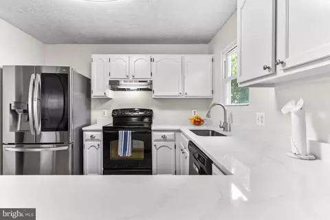 Kitchen - 3464 Brookhaven Rd, Pasadena, MD 21122 photo 3 of 4
