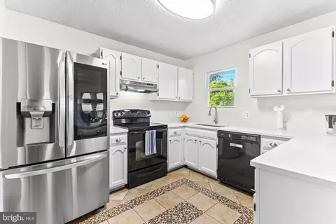 Kitchen - 3464 Brookhaven Rd, Pasadena, MD 21122 photo 4 of 4