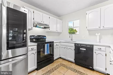 Kitchen - 3464 Brookhaven Rd, Pasadena, MD 21122 photo 2 of 4
